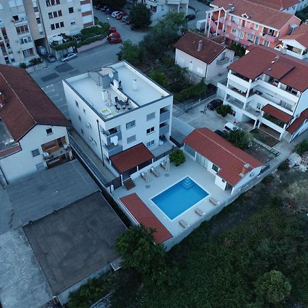 Apartment Zara - Luxury Apartment With Private Pool エクステリア 写真