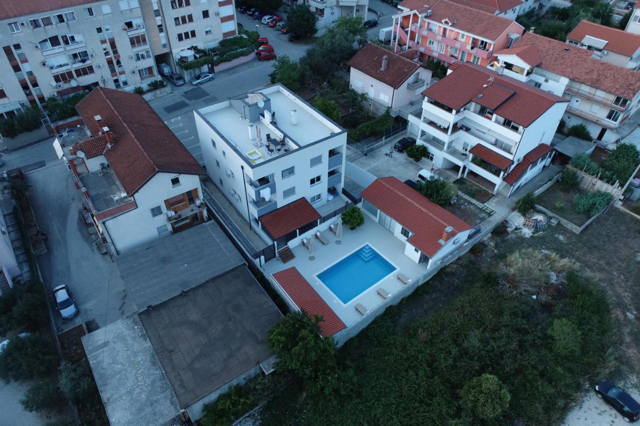 Apartment Zara - Luxury Apartment With Private Pool エクステリア 写真