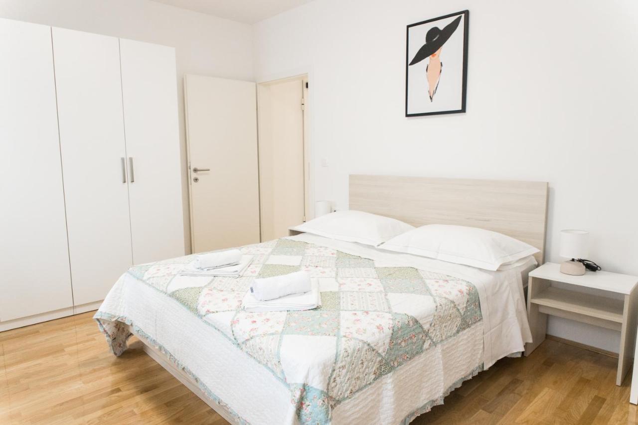 Apartment Zara - Luxury Apartment With Private Pool エクステリア 写真