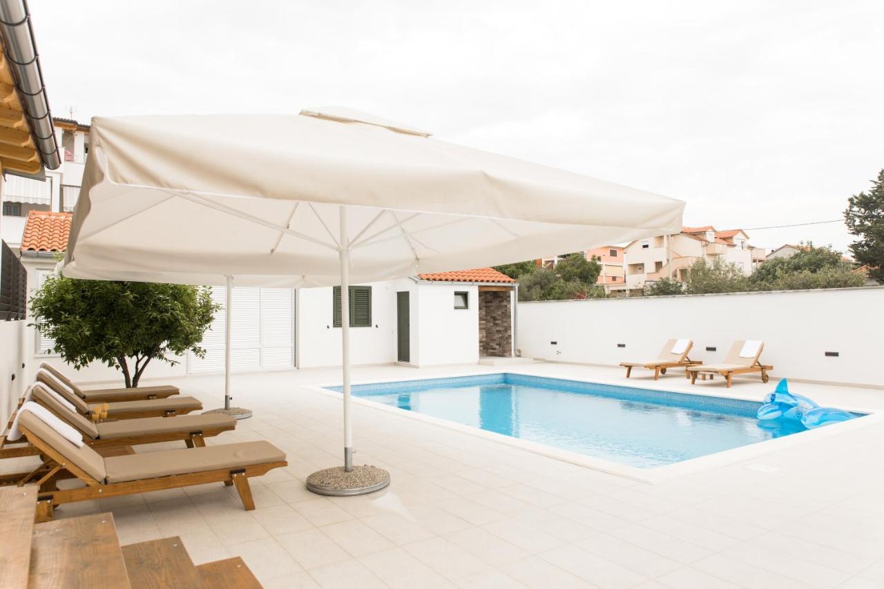 Apartment Zara - Luxury Apartment With Private Pool エクステリア 写真