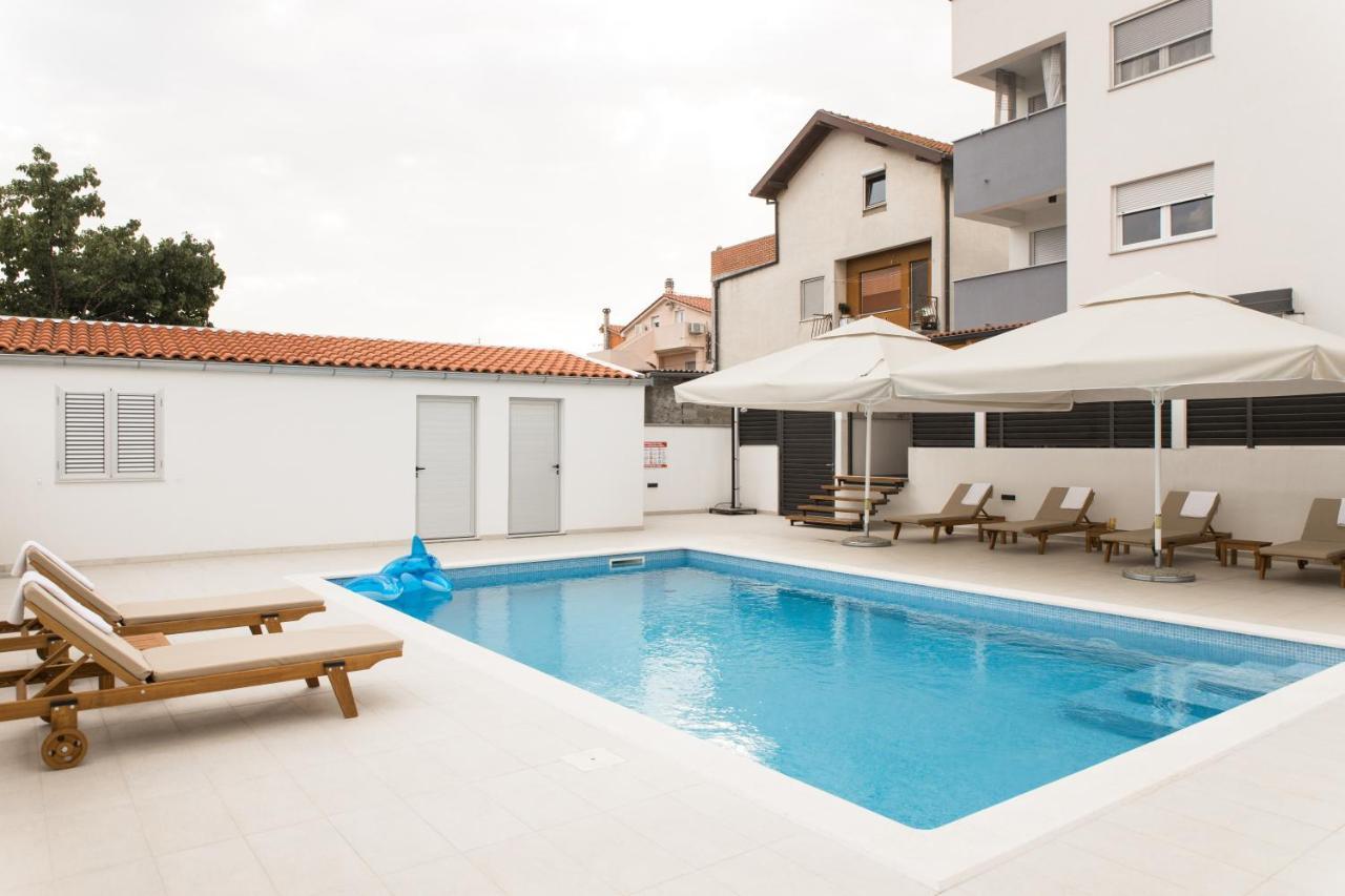 Apartment Zara - Luxury Apartment With Private Pool エクステリア 写真