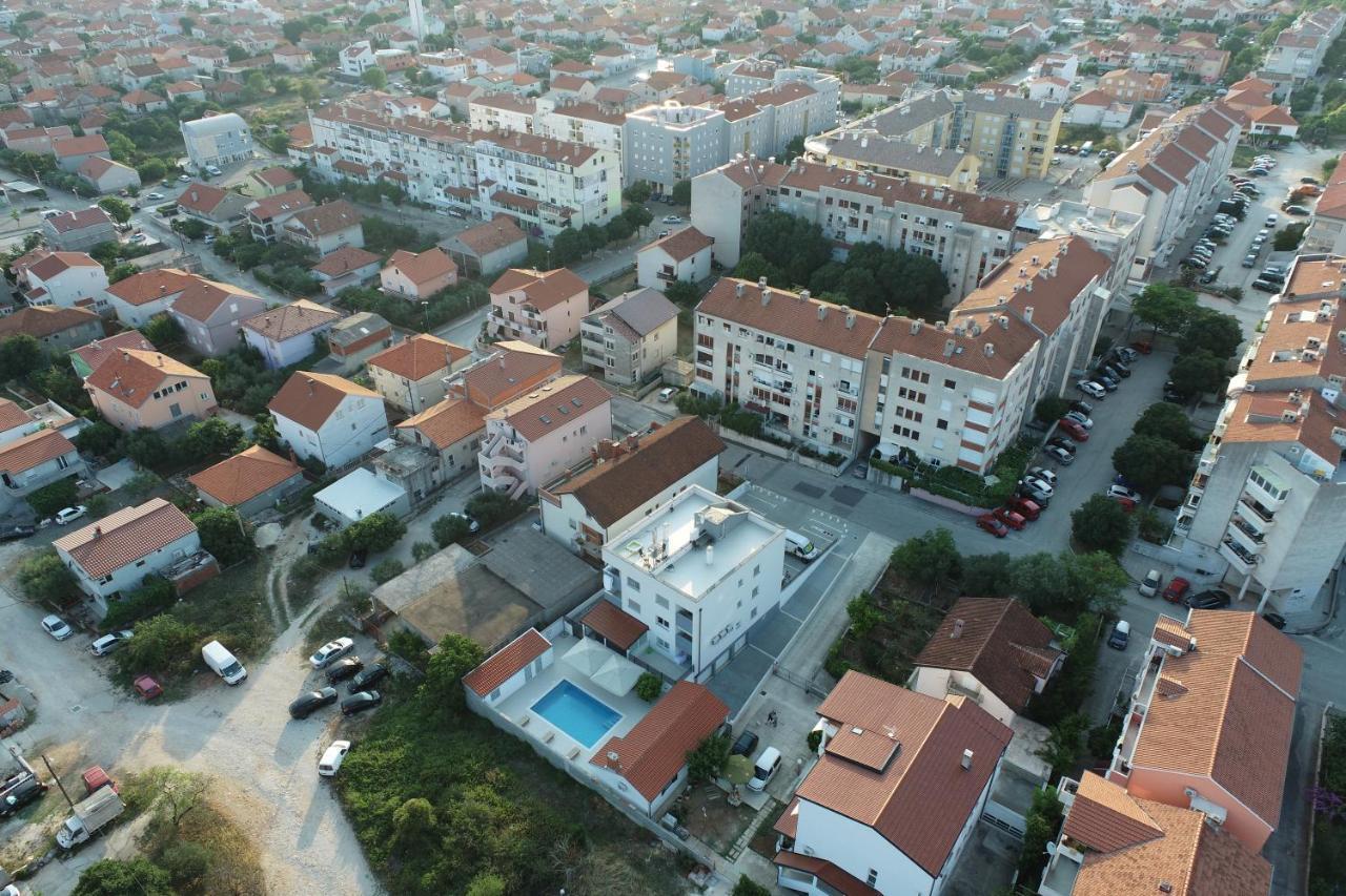 Apartment Zara - Luxury Apartment With Private Pool エクステリア 写真