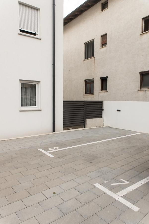 Apartment Zara - Luxury Apartment With Private Pool エクステリア 写真