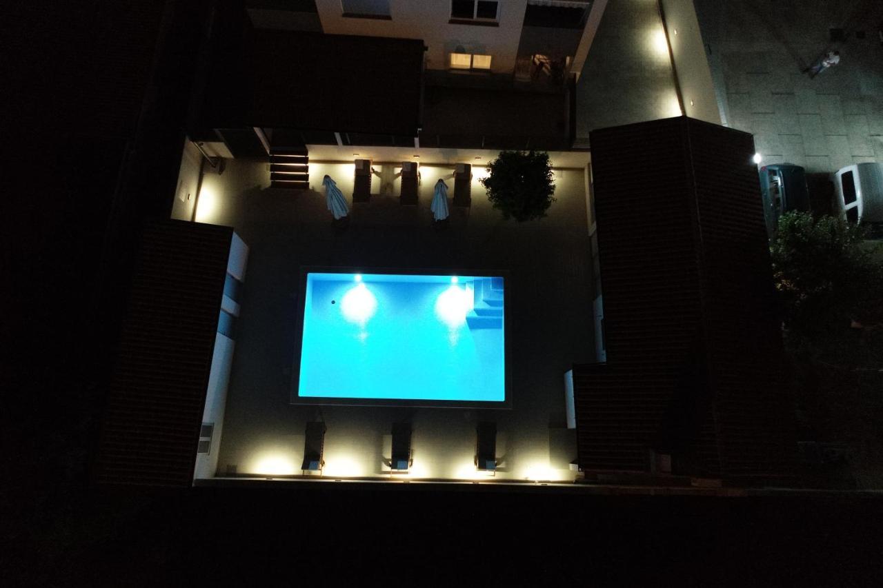 Apartment Zara - Luxury Apartment With Private Pool エクステリア 写真