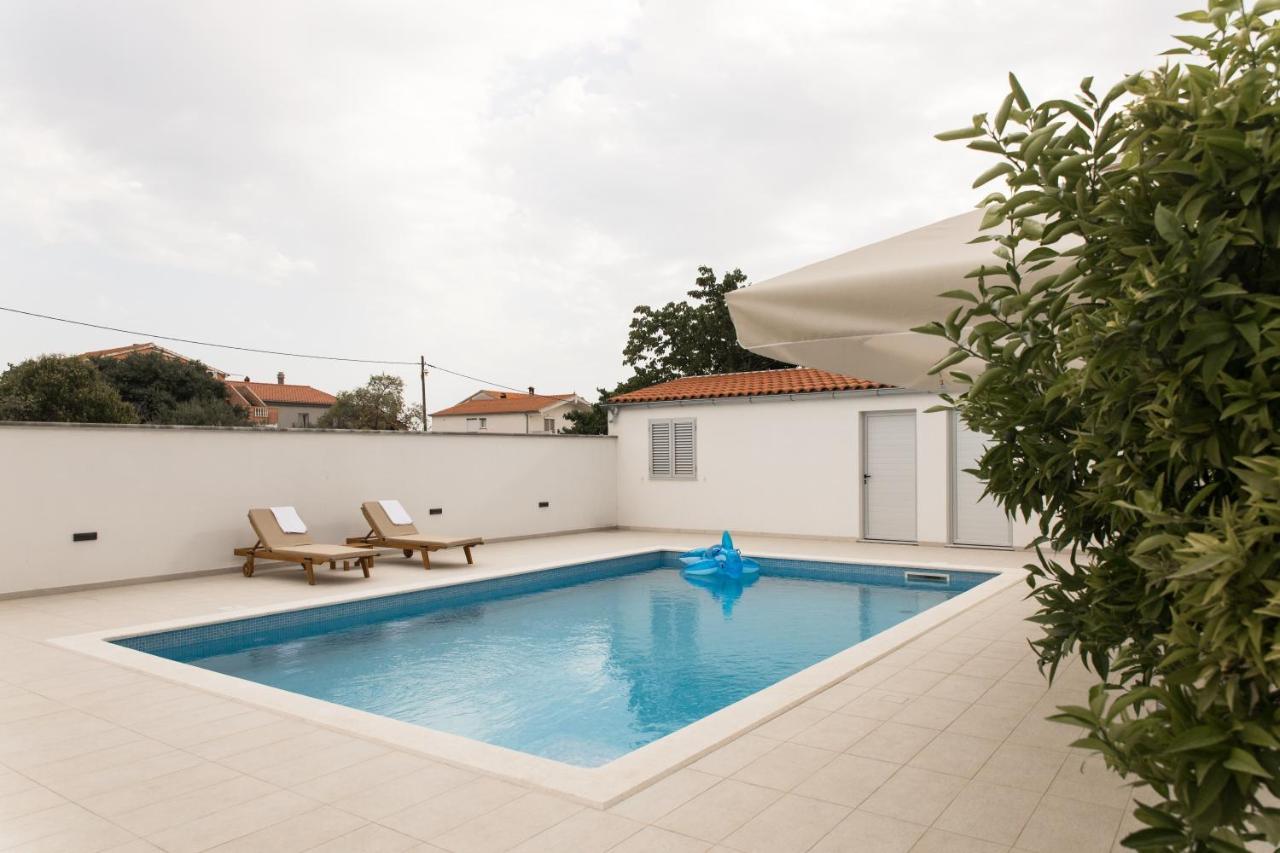 Apartment Zara - Luxury Apartment With Private Pool エクステリア 写真