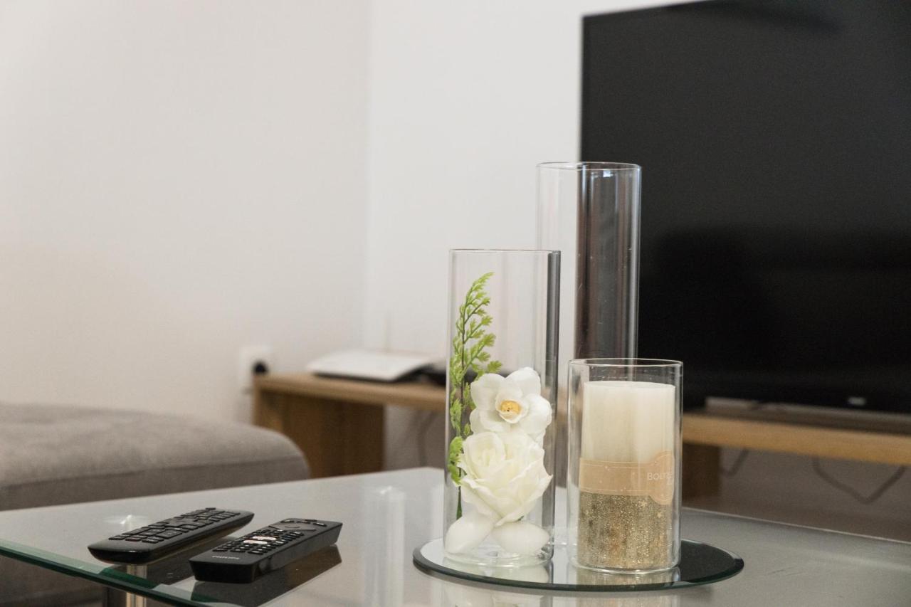 Apartment Zara - Luxury Apartment With Private Pool エクステリア 写真