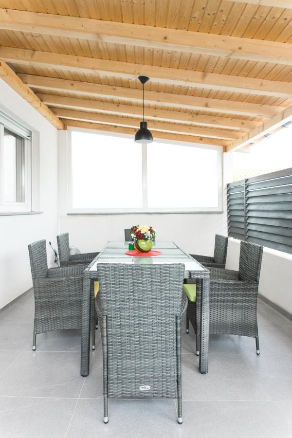 Apartment Zara - Luxury Apartment With Private Pool エクステリア 写真