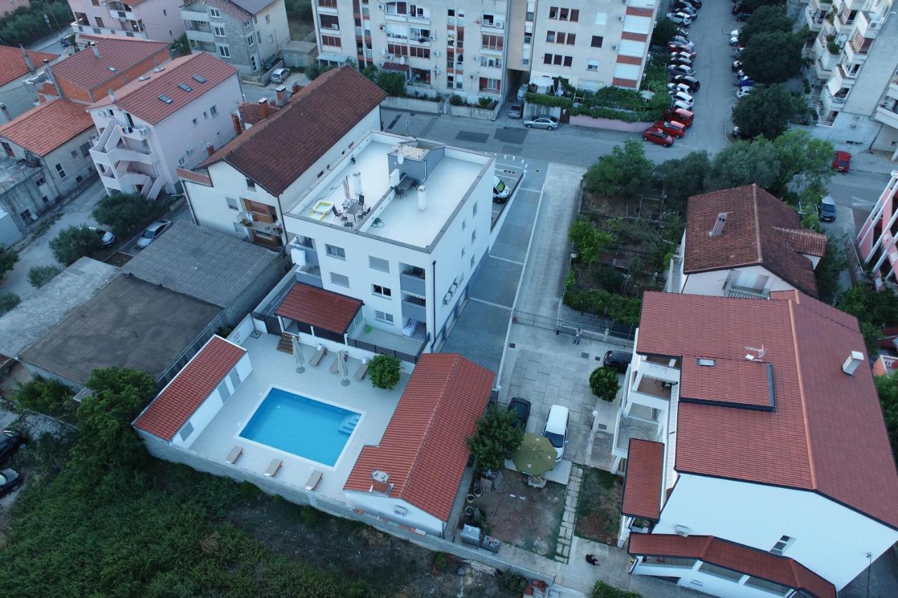 Apartment Zara - Luxury Apartment With Private Pool エクステリア 写真