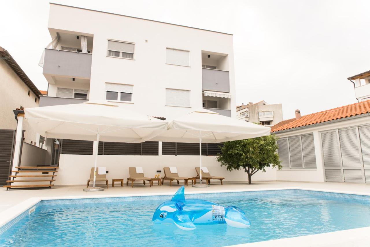 Apartment Zara - Luxury Apartment With Private Pool エクステリア 写真