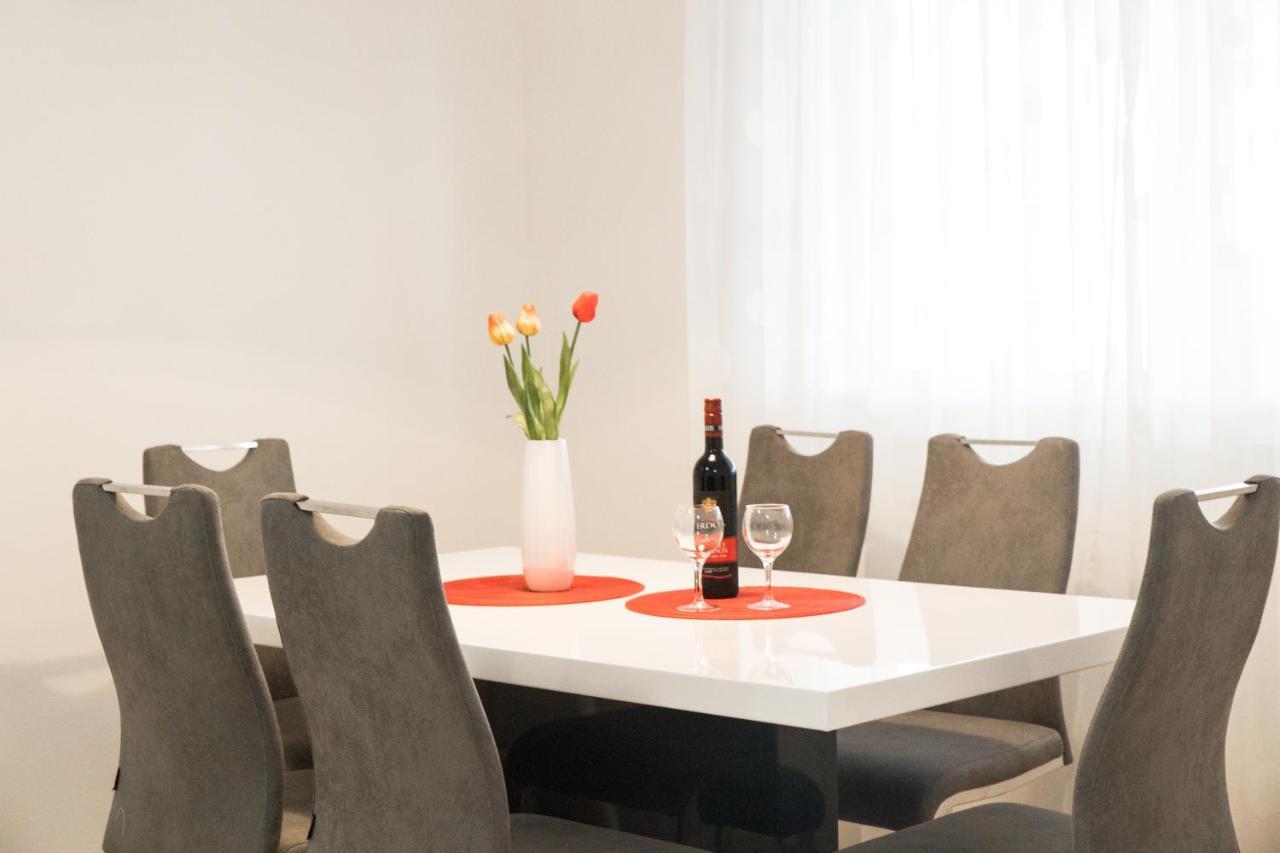Apartment Zara - Luxury Apartment With Private Pool エクステリア 写真